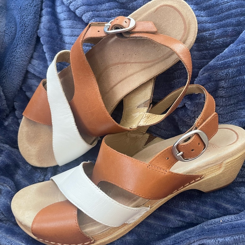 Dansko Women's Tan and Cream Sandals - Picture 2 of 6